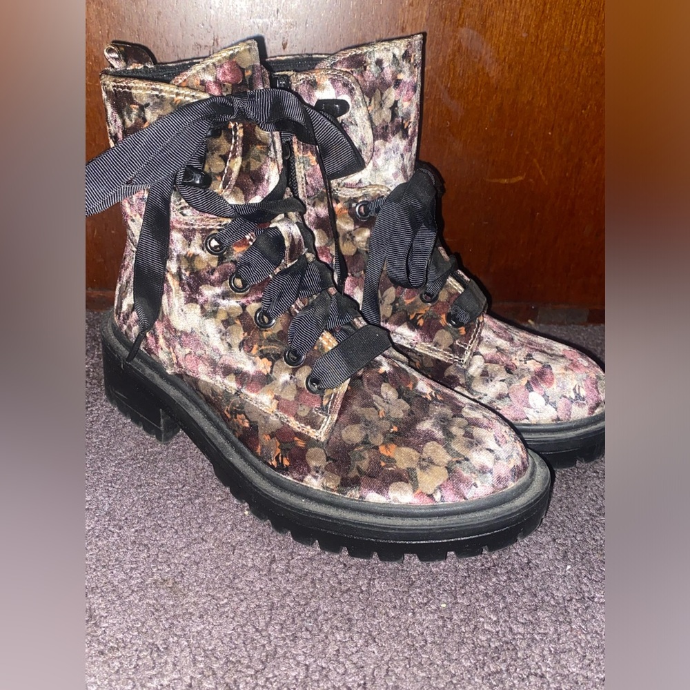 Candie’s velvet floral women’s boots